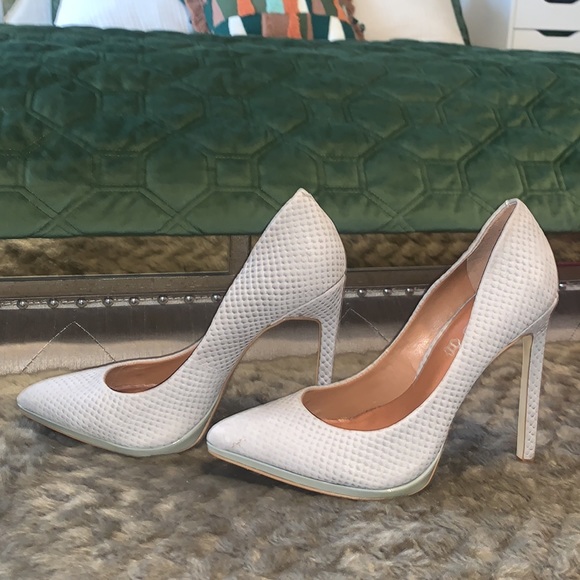 ALDO Gray Textured Platform Pumps - Picture 4 of 7